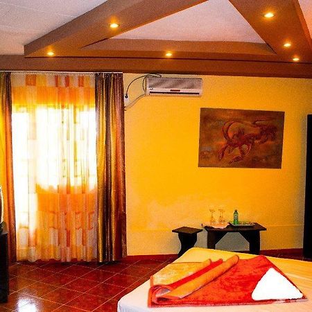 ホテルVila Luminita ママイア エクステリア 写真